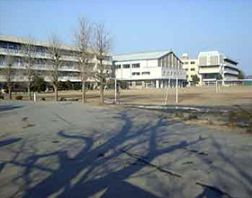 栄中学校