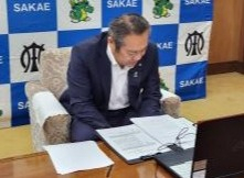 ４しゃ３